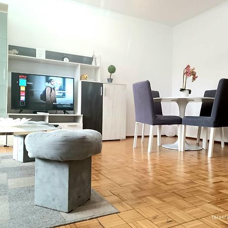 Chic Comfort 1Bdr With Landmark View - Concerthall Bukarest Exteriör bild
