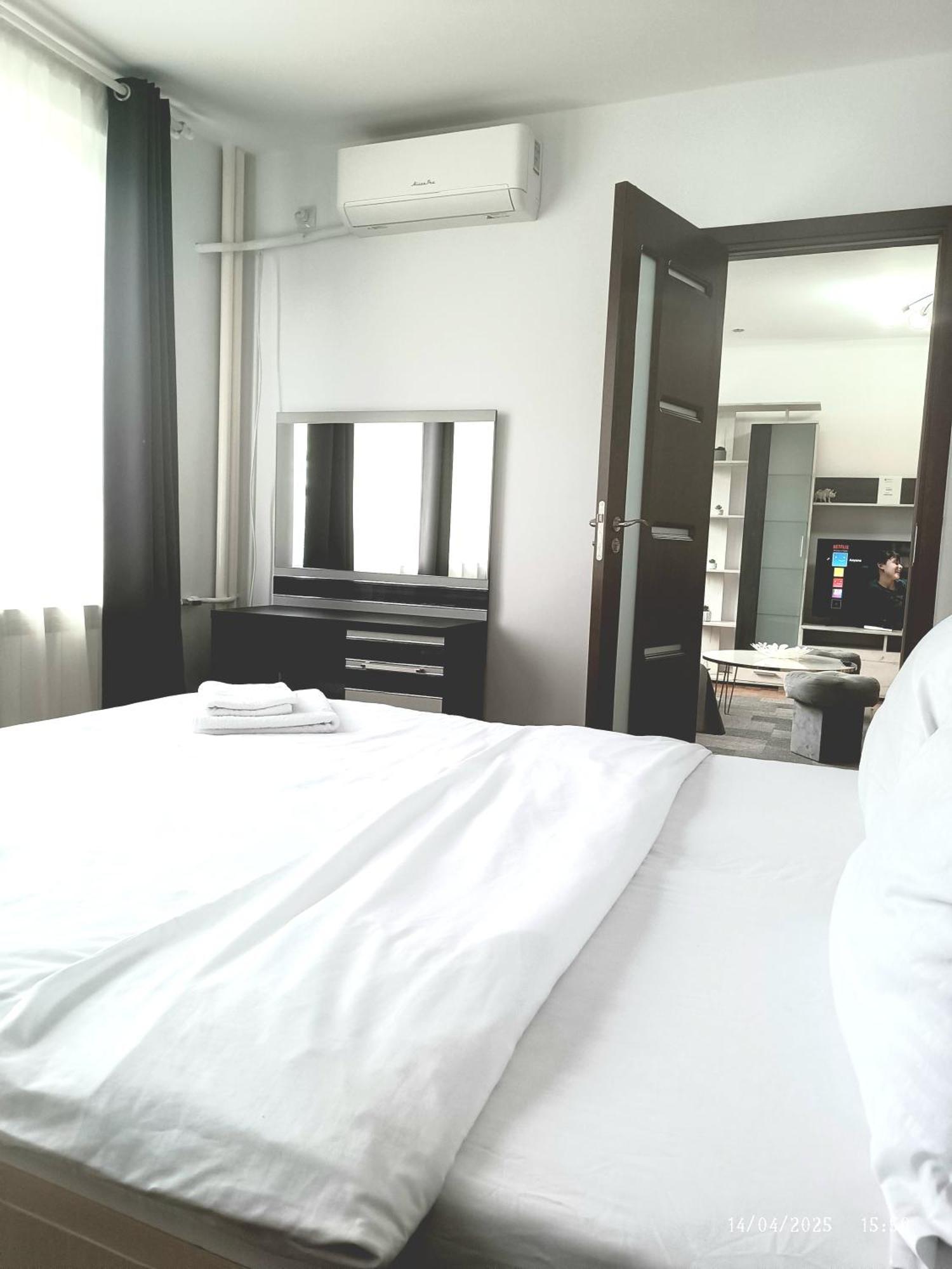 Chic Comfort 1Bdr With Landmark View - Concerthall Bukarest Exteriör bild